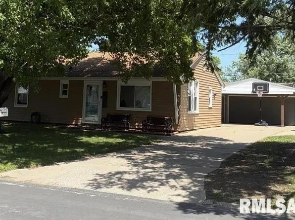 2008 W 70th St, Davenport, IA 52806