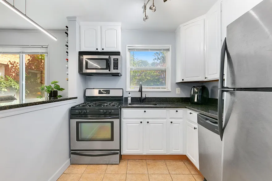 1 bed, 694 sqft, $1,600 — Photo 3