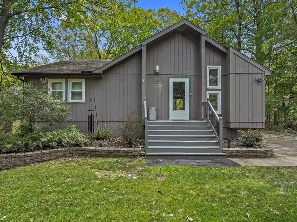 6985 Meadowfield St, West Bloomfield, MI 48324