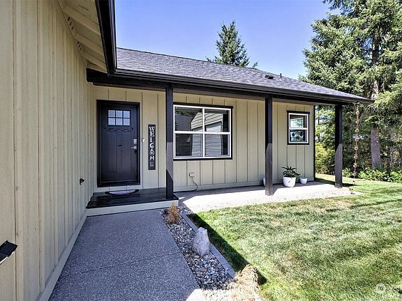 3rd image of 1463 E Island Lake Drive