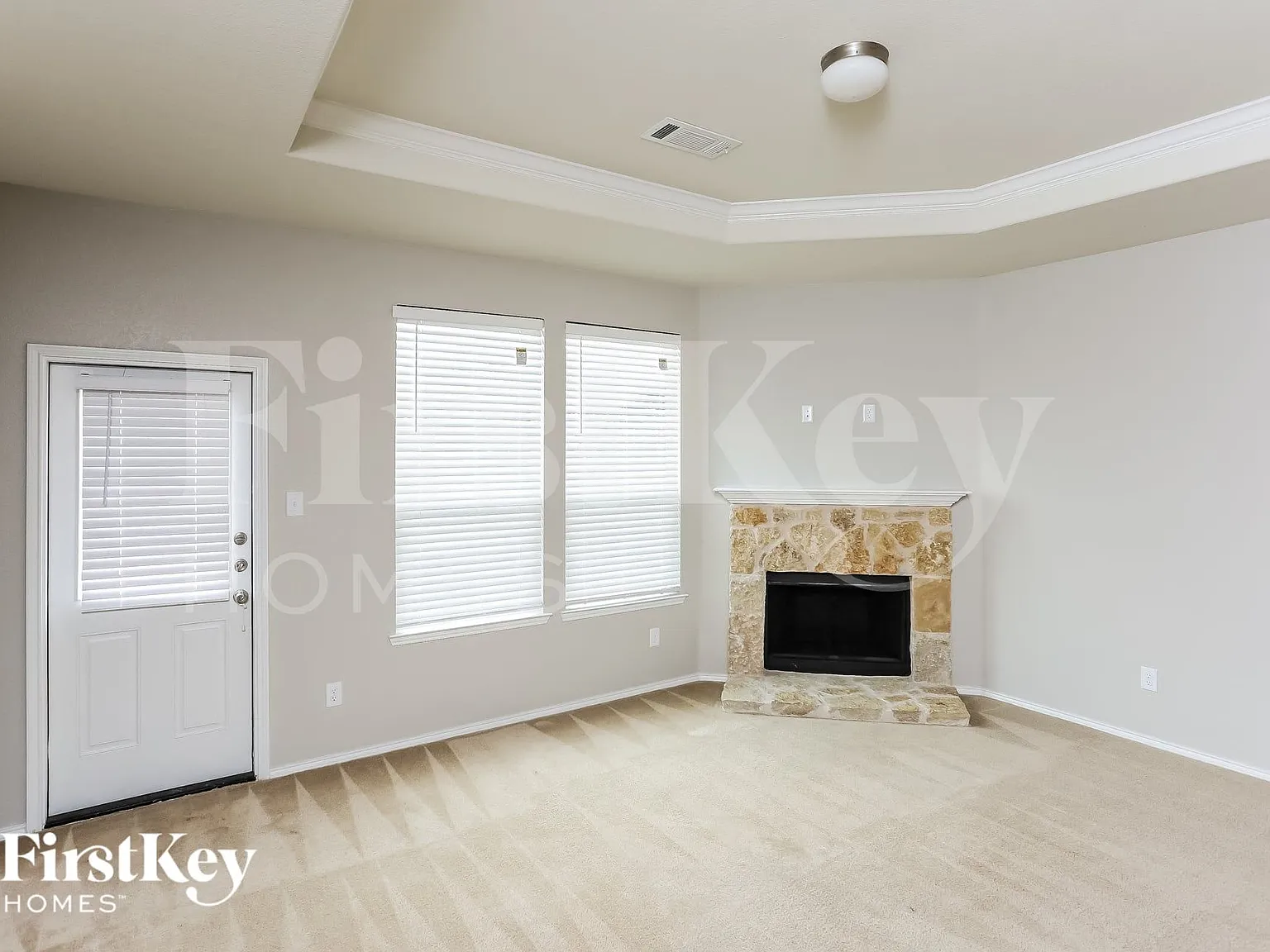 4 bed, 2.5 bath, 2399 sqft, $2,990 — Photo 2