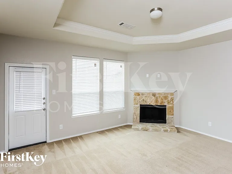 2042 Avondown Rd — Photo 2