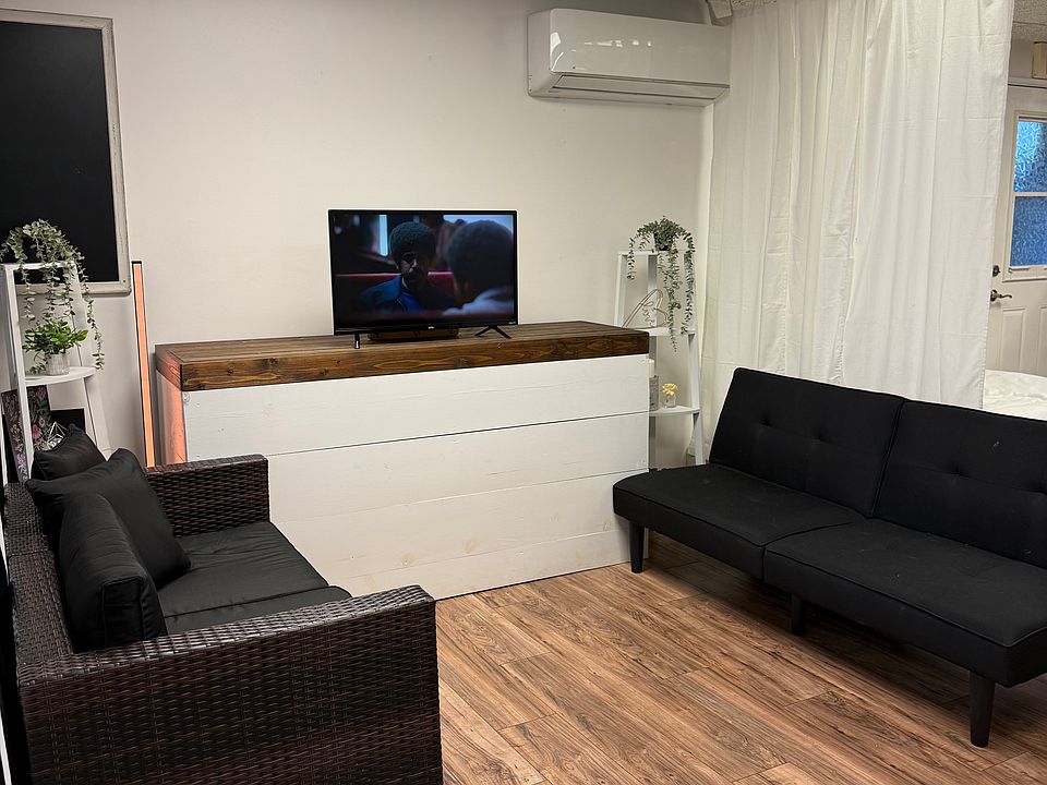Live/work area at front of unit