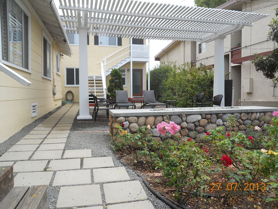 Front area with gas fireplace