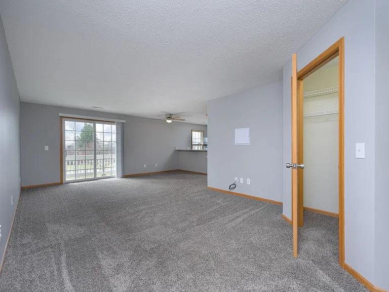 3953 & 3954 Mount Vernon Blvd — Photo 16
