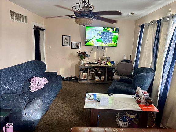 2nd image of 107 E Maple St