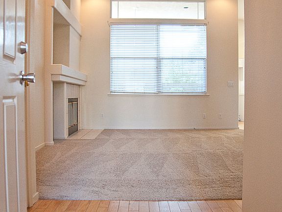 4th image of 1335 E Parkview Ct