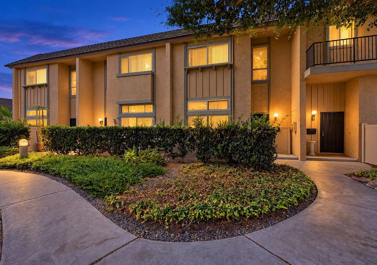 3 Bedroom Condo in Kearny Mesa! — Photo 1
