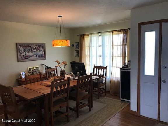 2nd image of 401 Arrowhead Ln