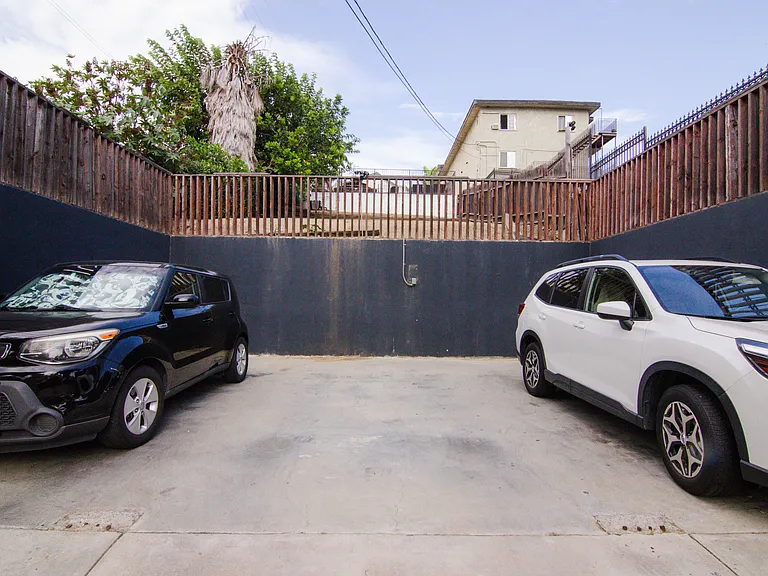 1236 N Evergreen Ave — Photo 23