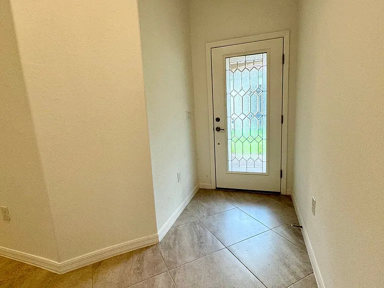 2066 Tamarron Ln — Photo 11