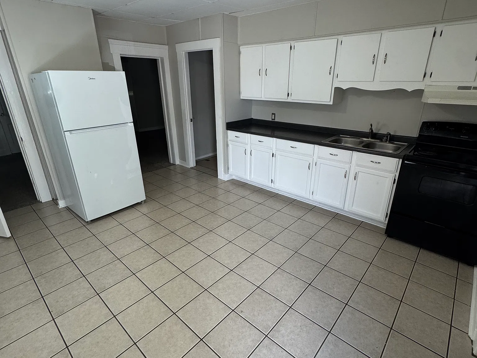 3 bed, 1100 sqft, $1,350 — Photo 2