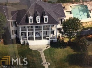 175 Camelot Dr, Fayetteville, GA 30214