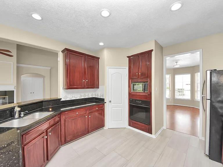 435 Leisure Dr — Photo 13