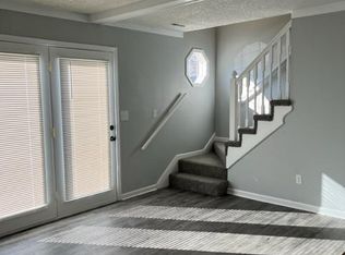 716 NE Barnes Dr APT B, Lees Summit, MO 64086