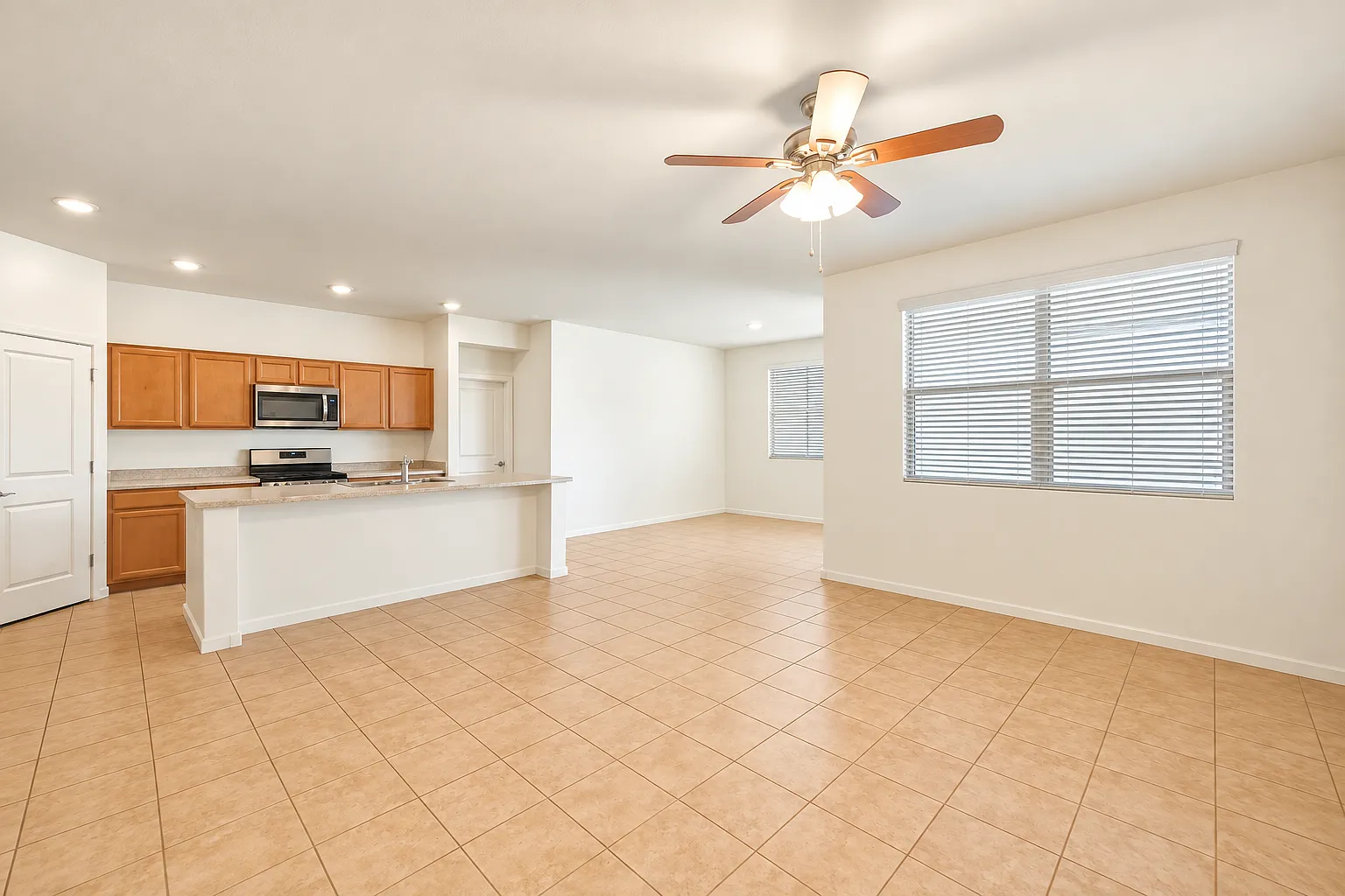 3 bed, 1613 sqft, $1,995 — Photo 4