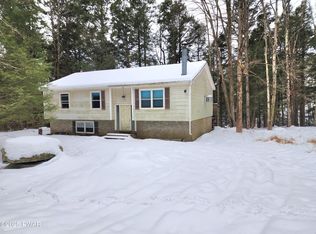 103 Deep Hollow Dr, Greentown, PA 18426