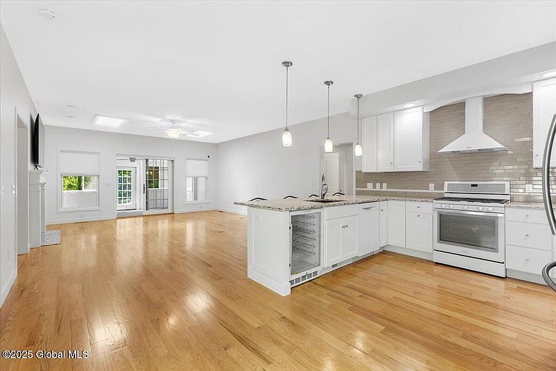 5th image of 38 Cooper Street