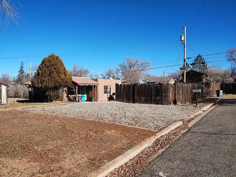 104 E Downey Ave — Photo 2
