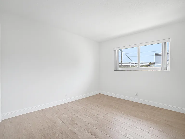 1649 SE 4th St #B-3 — Photo 11