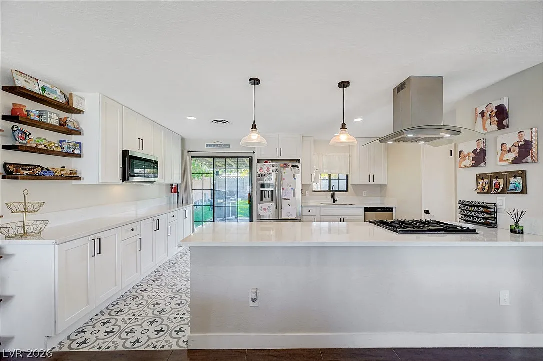 3 bed, 2.0 bath, 1267 sqft, $2,500 — Photo 2