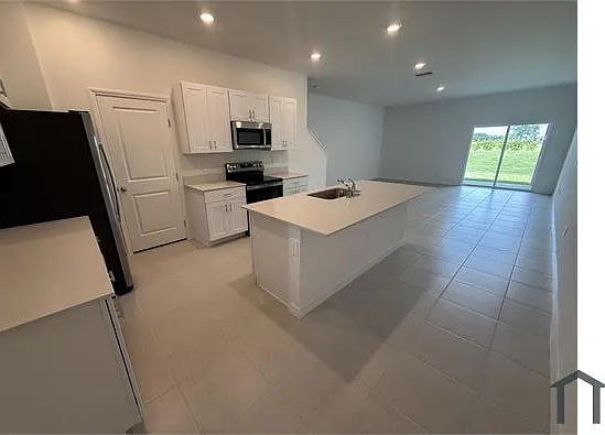 3 bed, $3,200 — Photo 1