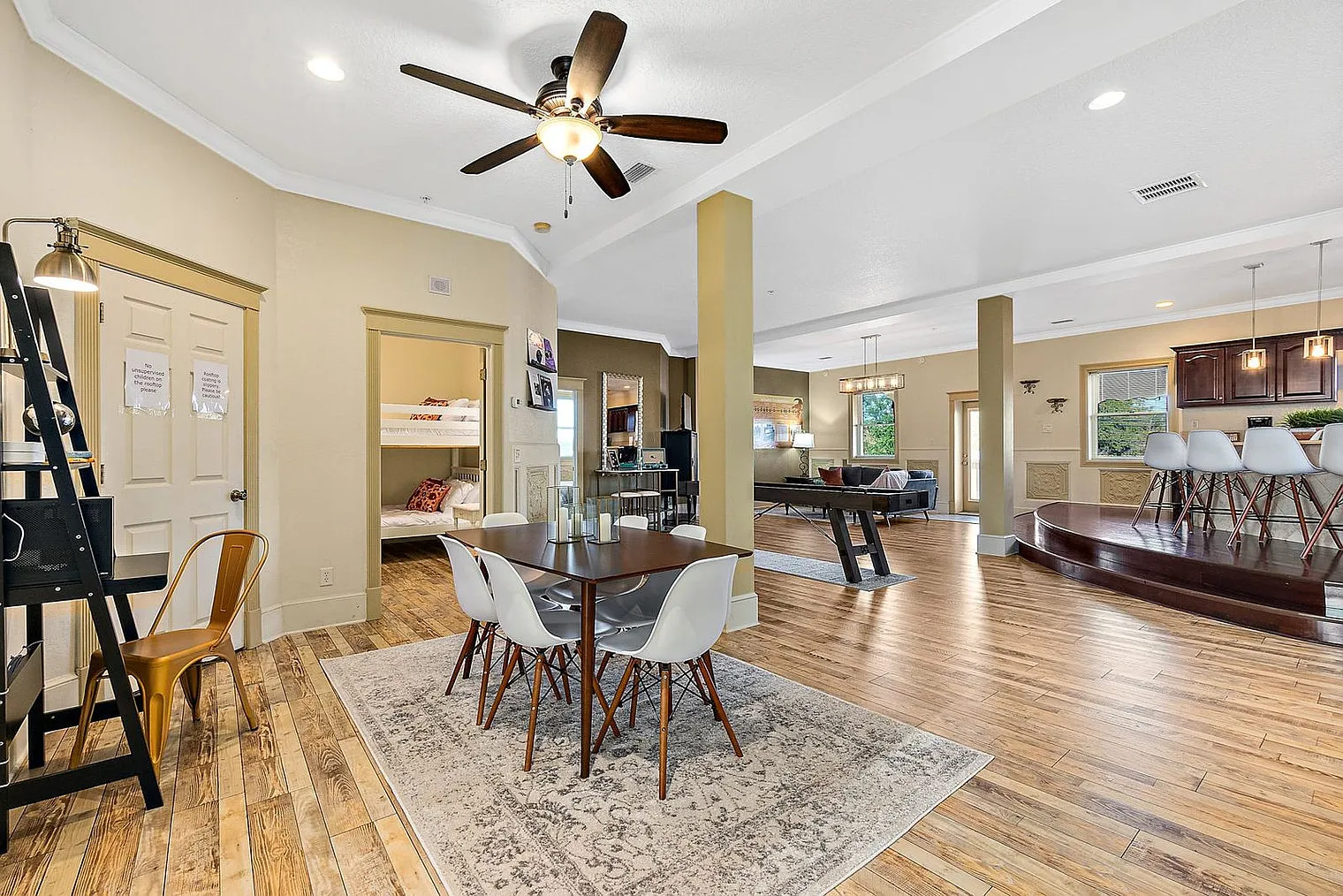 3 bed, 2.0 bath, 2292 sqft, $7,120 — Photo 4