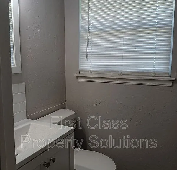 1205 S Howard Ave — Photo 9