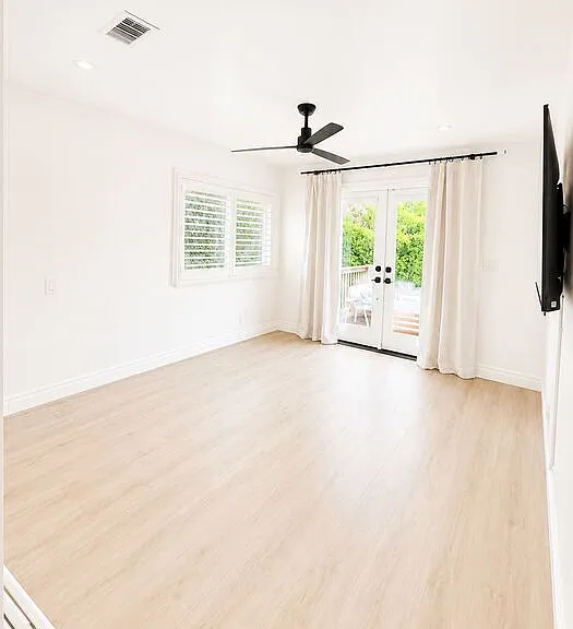 1636 Courtney Ave — Photo 6