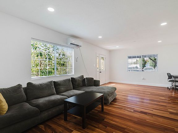 5th image of 13501 Egbert St