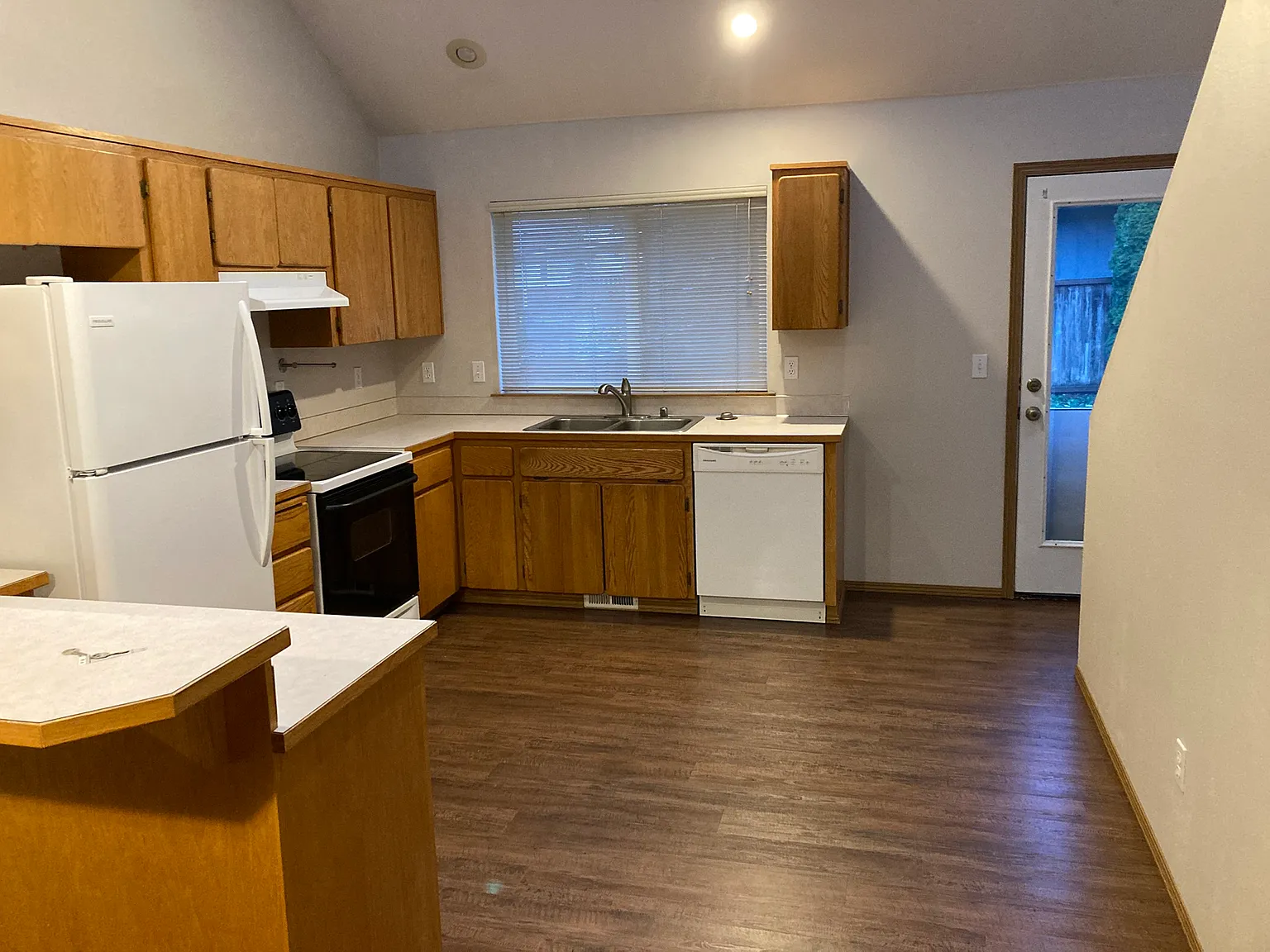 3 bed, 2.5 bath, 1820 sqft, $2,495 — Photo 2
