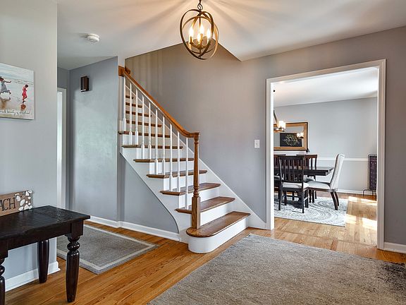 2nd image of 1129 Tamarack Ln