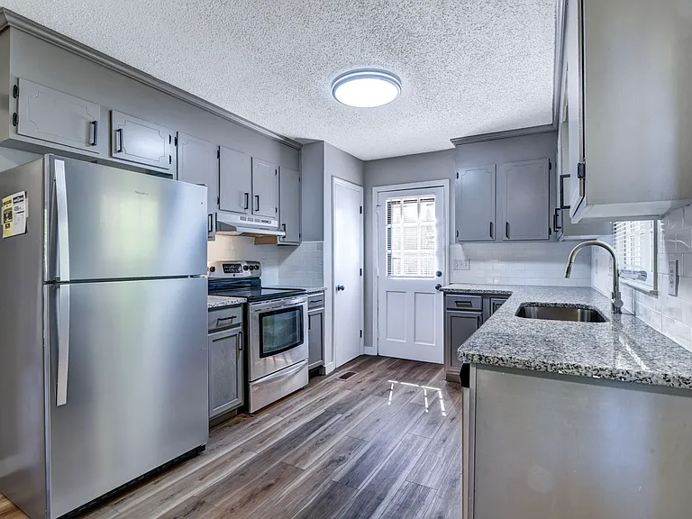 305 Red Roan Pl — Photo 5