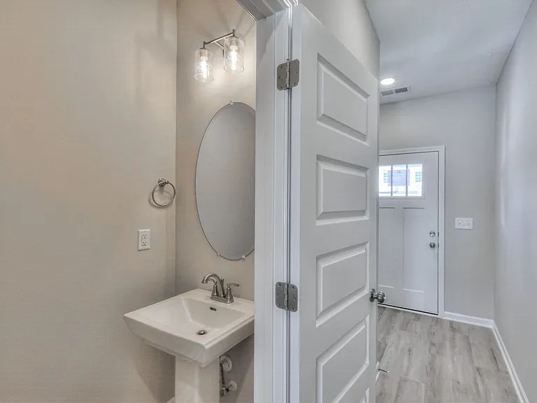 24 Hardwood Rd — Photo 5