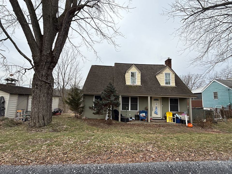 1st image of 834 Royal Ave