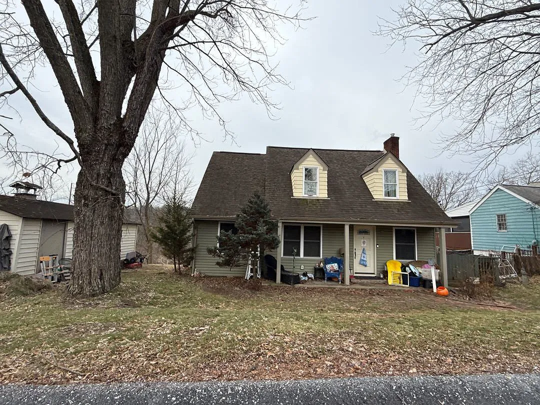 834 Royal Ave photo 1