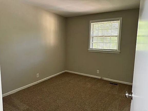 4th image of 3434 33rd Ave S