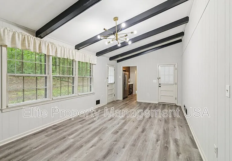 2600 Lantern Ln — Photo 5