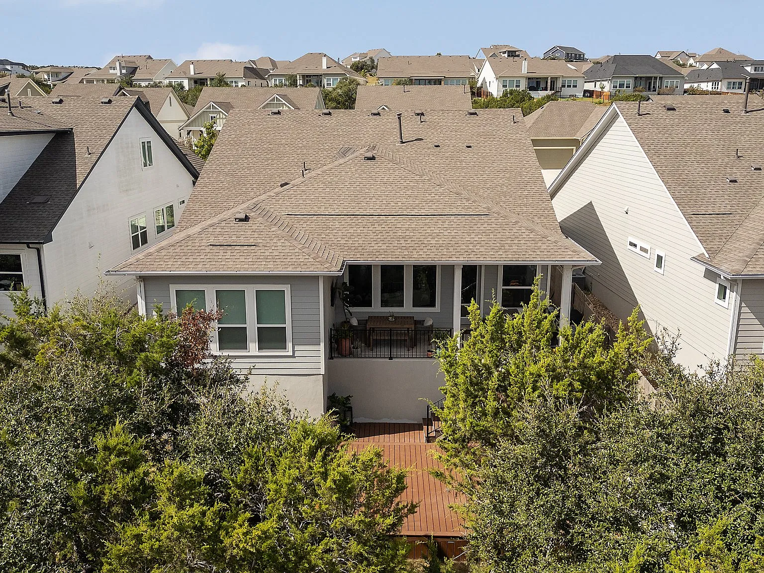 3 bed, 2.5 bath, 2105 sqft, $3,050 — Photo 2
