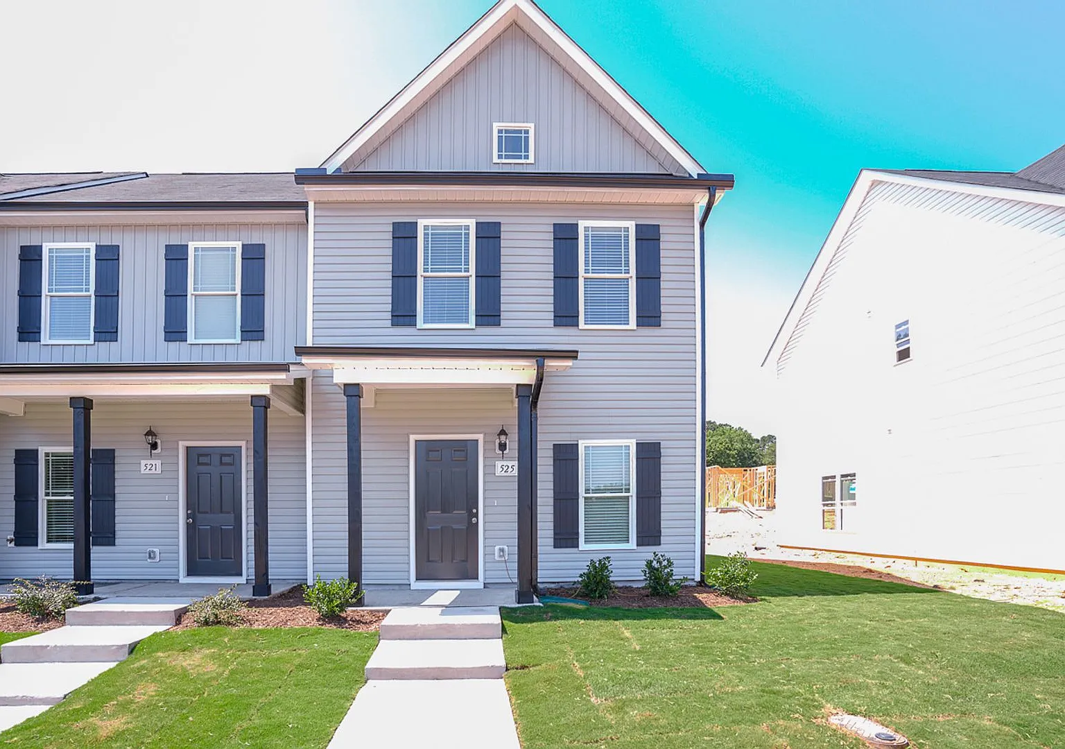 2 Bed/ 2.5 Bath Townhome in Downtown Clayton! — Photo 1