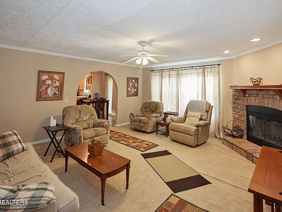 4th image of 1366 Paradise Ln