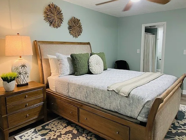 2 bed, 1056 sqft, $1,600 — Photo 4