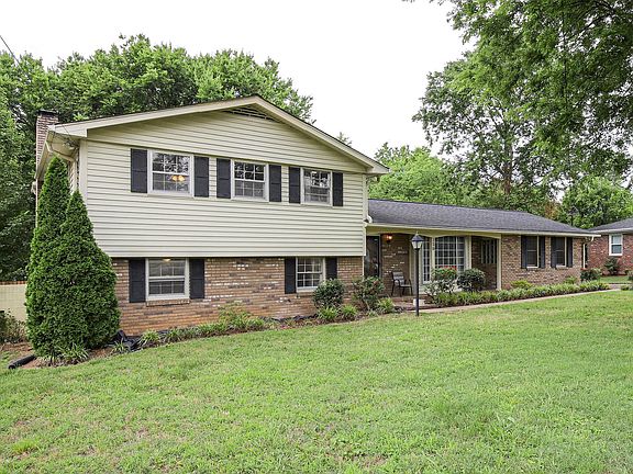 3rd image of 150 Oak Park Dr