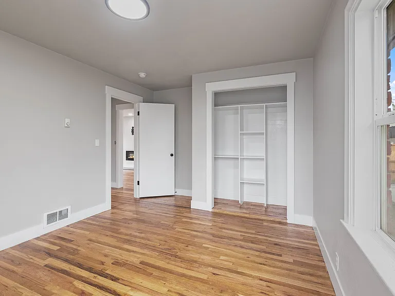 B345AG — Photo 30
