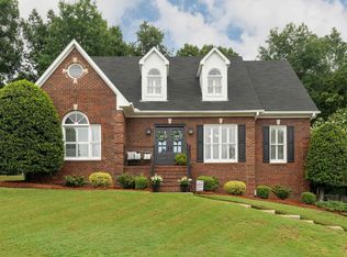 805 Crest Cv, Hoover, AL 35226