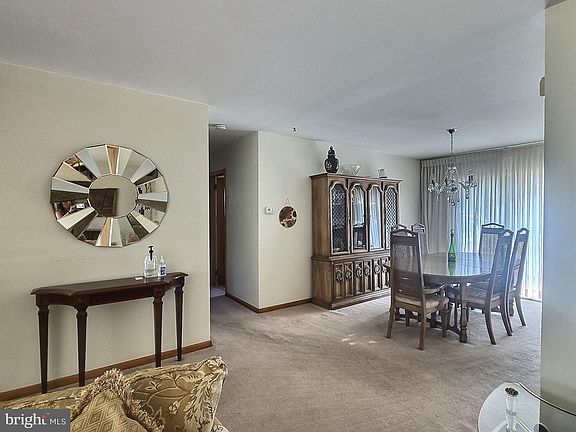 4th image of 1647 Wisteria Ave