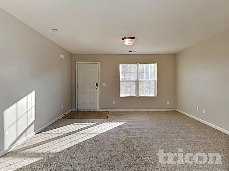 576 Gentle Breeze Ln — Photo 3