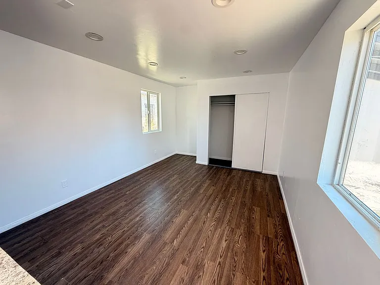 724 Iona St — Photo 8