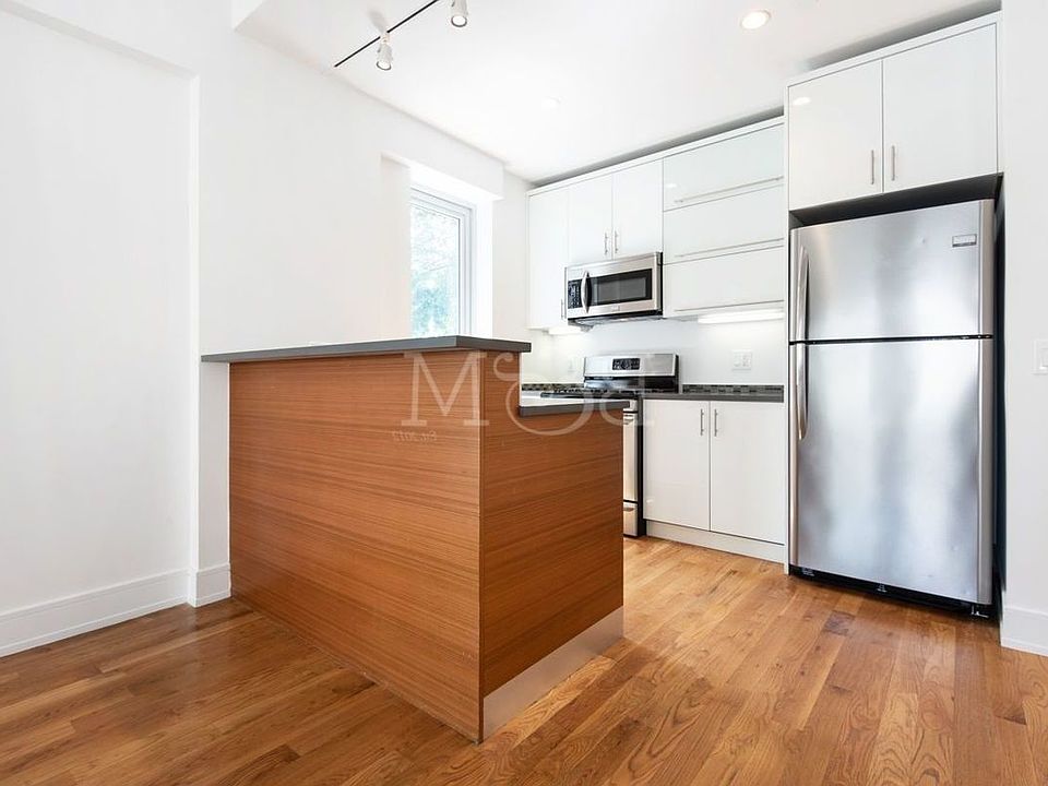 2nd image of 15 Kingsland Ave APT 3F