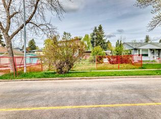 521 Northmount Dr NW, Calgary, AB T2K3J1